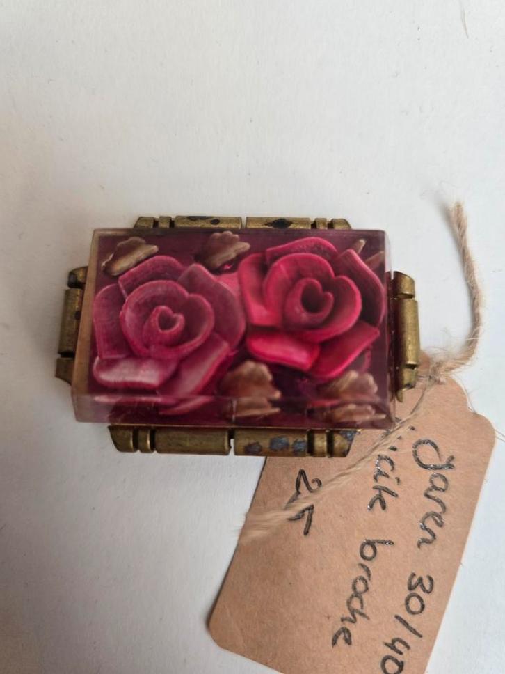 Vintage lucite broche, Sieraden, Tassen en Uiterlijk, Broches, Gebruikt, Overige materialen, Goud, Ophalen of Verzenden