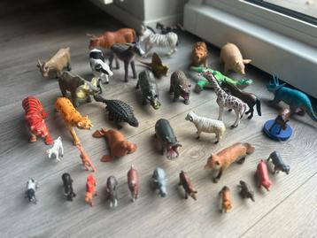 Grote Set van 37 Verschillende Speelgoeddieren beschikbaar voor biedingen