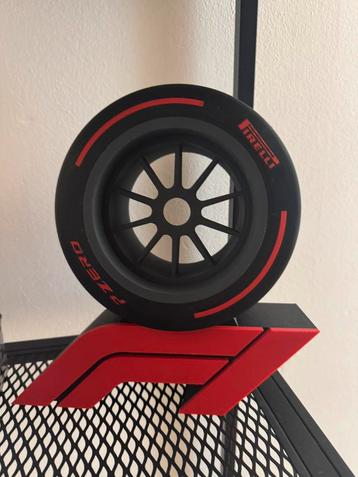 UNIEK 3D geprint Formule 1 wiel + logo (houder) beschikbaar voor biedingen