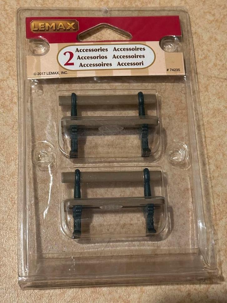 Lemax Bankjes - 2 stuks - Nieuw in verpakking!, Diversen, Kerst, Nieuw, Ophalen of Verzenden