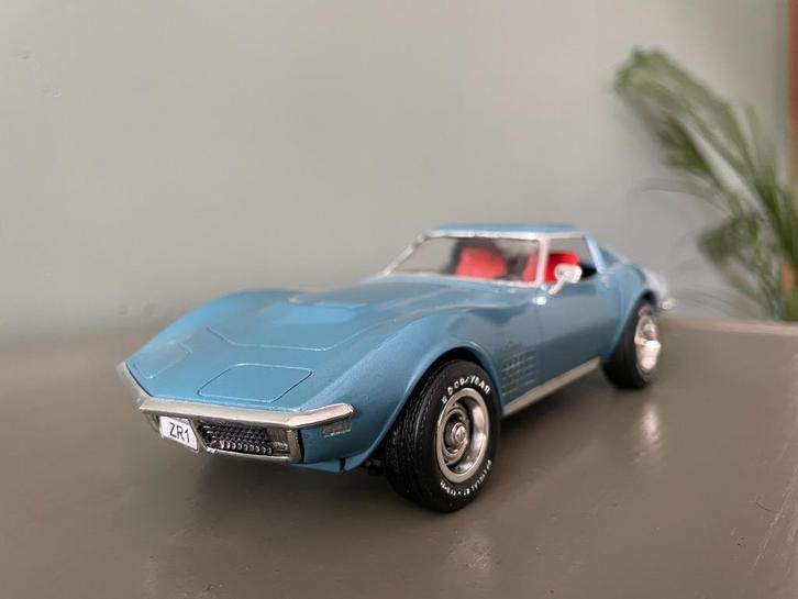 Corvette Stingray 427 custom 1/24 gebouwd model, Hobby en Vrije tijd, Modelbouw | Auto's en Voertuigen, Auto, Groter dan 1:32
