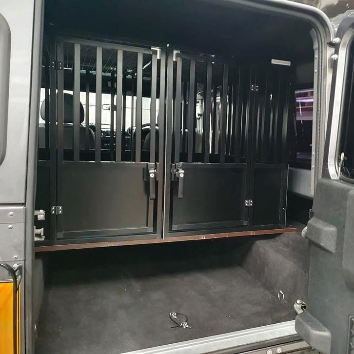 Nieuw: Zwarte dubbele kamerkennel of autokooi, Dieren en Toebehoren, Hondenbenches, Nieuw, Ophalen of Verzenden