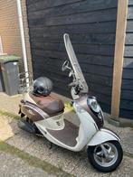 Sym Mio 50  snorfiets + helm en slot, Fietsen en Brommers, Scooters | SYM, Ophalen, Overige modellen, Zo goed als nieuw, Benzine