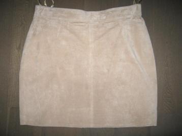 Nieuwe suede rok maat 48 . beschikbaar voor biedingen
