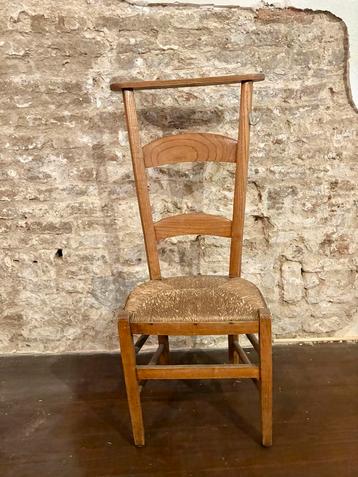 Bidstoeltje in goede staat beschikbaar voor biedingen