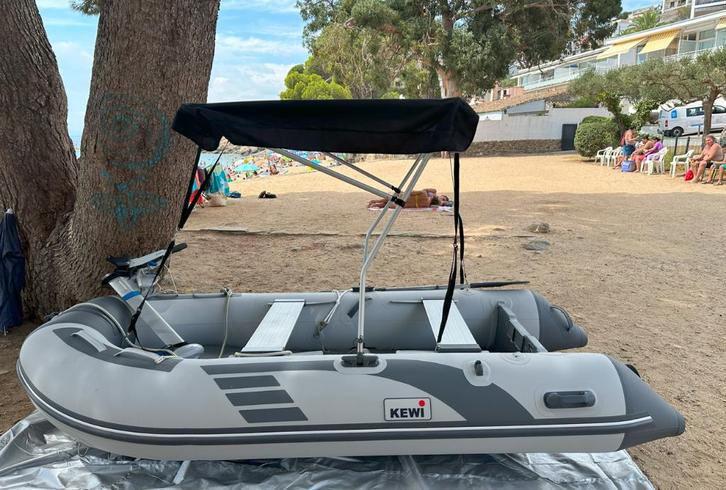 Rubberboot KEWI, Luchtdek, MB 330 ALS NIEUW compleet Carbon, Watersport en Boten, Kitesurfen, Zo goed als nieuw, Kiteboard, 14 m²