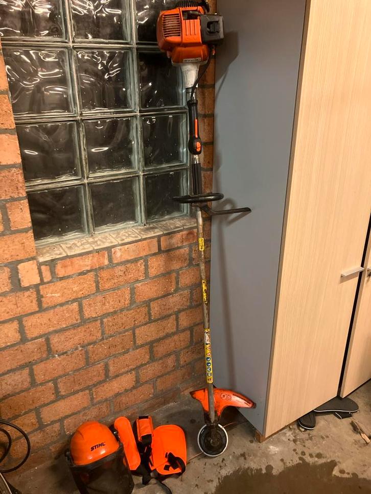 Bosmaaier met harnas en gezichtsbeschermer, Tuin en Terras, Grastrimmers, Gebruikt, Benzine, 30 tot 50 cm, Ophalen