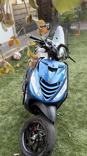Piaggio scooter type zip beschikbaar voor biedingen