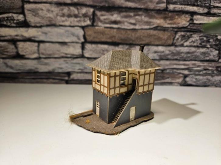 Seinhuis overweghuis N spoor trein 1:160, Hobby en Vrije tijd, Modeltreinen | N-Spoor, Gebruikt, Brug, Tunnel of Gebouw, Gelijkstroom of Wisselstroom