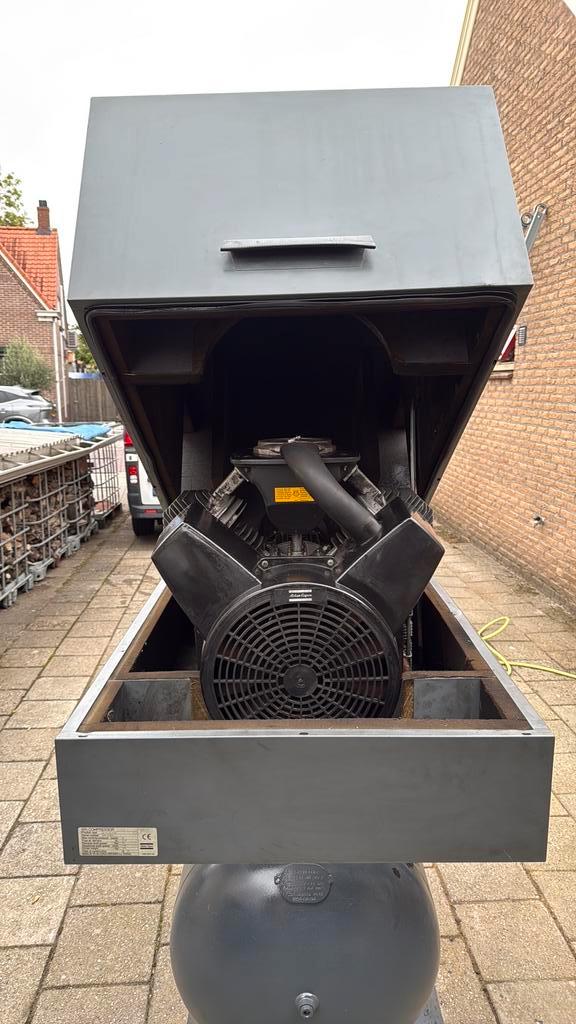 Atlas copco 5,5 kw tank 270 liter, Doe-het-zelf en Verbouw, Compressors, Zo goed als nieuw, 6 tot 10 bar, 100 liter of meer, 800 liter/min of meer