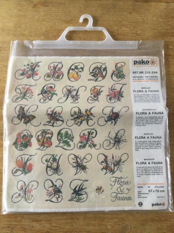 Pako borduurpakket bloemenalfabet, Hobby en Vrije tijd, Borduren en Borduurmachines, Nieuw, Borduurpakket, Ophalen of Verzenden