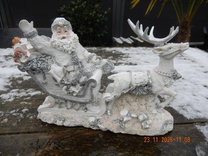Kerst decoratie beeld Santa on sledge behind Reindeer, Diversen, Kerst, Zo goed als nieuw, Ophalen of Verzenden