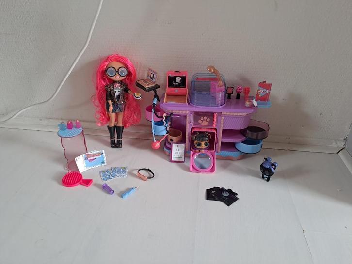 L.O.L. Surprise OMG I AM Rescue Vet Set, Kinderen en Baby's, Speelgoed | Poppen, Zo goed als nieuw, Overige typen, Ophalen