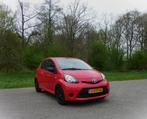 Toyota Aygo 1.0 VVT-i Now . Airco . 5 Drs . LMV . Achter spo, Euro 5, Stof, Gebruikt, Zwart