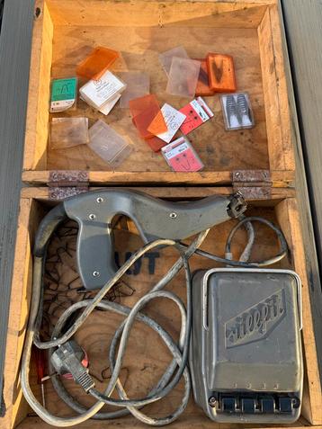 Rillfit banden opsnij apparaat vintage beschikbaar voor biedingen