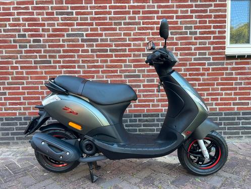 Piaggo zip 2024 i-get |brom| 600km|alle documentatie, Fietsen en Brommers, Scooters | Piaggio, Zo goed als nieuw, Zip, Ophalen