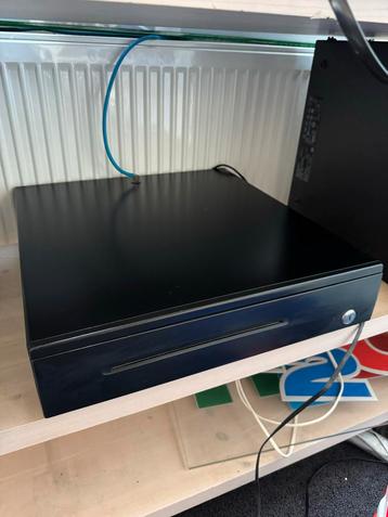 Zwarte Kassalade beschikbaar voor biedingen