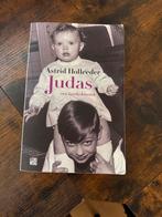 Judas - Astrid Holleeder, Familiechroniek, Ophalen of Verzenden, Gelezen, Overige