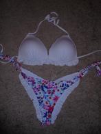 nieuwe prachtige bikini met rousel kleine past tm maat 44, Nieuw, Bikini, Ophalen of Verzenden, Overige kleuren