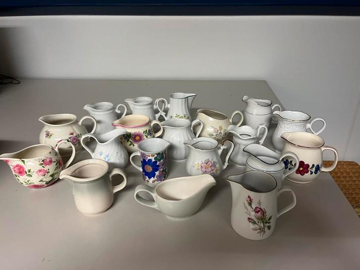 19 kleine melkkannetje., Antiek en Kunst, Antiek | Servies los, Ophalen of Verzenden