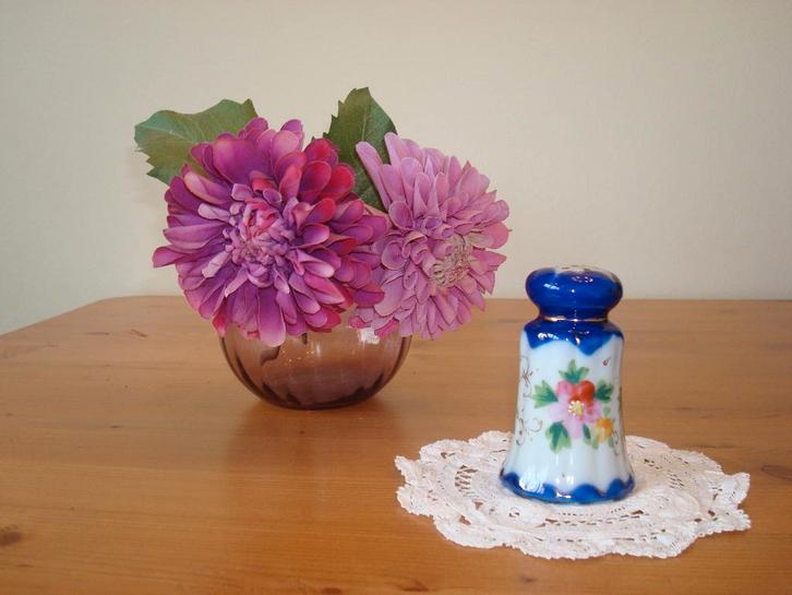 Verfijnd handbeschilderde Franse strooier zoutvaatje, Antiek en Kunst, Curiosa en Brocante, Ophalen of Verzenden