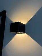 Zwarte kubus metalen LED lamp met bewegingsmelder., Ophalen of Verzenden, Nieuw