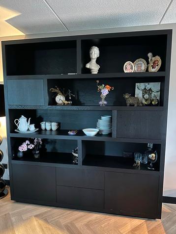 Zwarte Vakkenkast Eiken Fineer