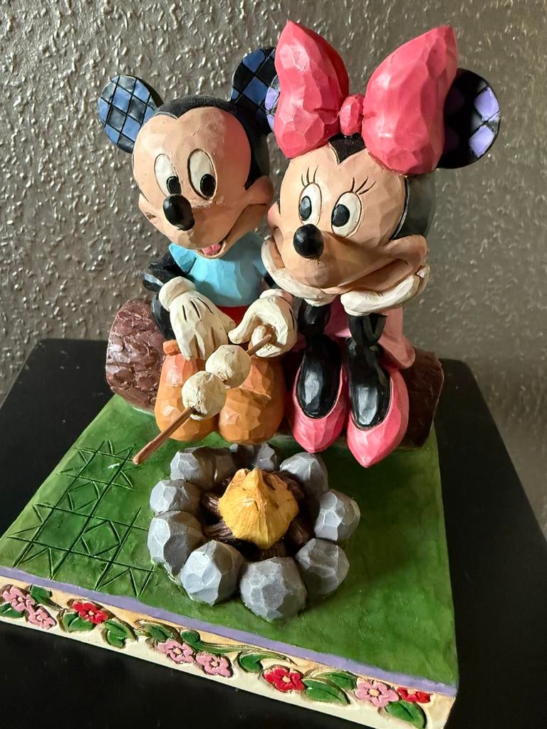 Disney jim shore traditions mickey en minnie kamp, Ophalen of Verzenden, Mickey Mouse, Zo goed als nieuw, Beeldje of Figuurtje