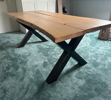 Prachtige boomstamtafel 220x100 beschikbaar voor biedingen