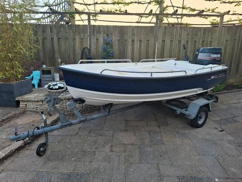 With 320 Sport met 30pk yamaha autolube, Incl trailer., Watersport en Boten, Speedboten, Zo goed als nieuw, 3 tot 6 meter, Benzine