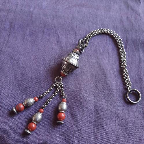 Streekdracht Antieke Chateleine of Horlogeketting Onedel, Sieraden, Tassen en Uiterlijk, Kettingen, Gebruikt, Zilver, Zilver, Verzenden