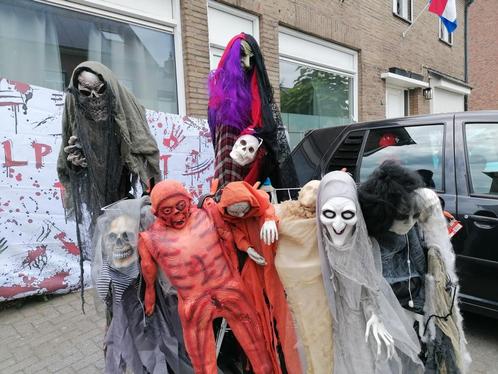 Grote collectie halloween poppen kleding maskers ect, Hobby en Vrije tijd, Feestartikelen, Zo goed als nieuw, Halloween of Griezel