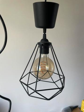 Metalen zwarte hanglamp beschikbaar voor biedingen