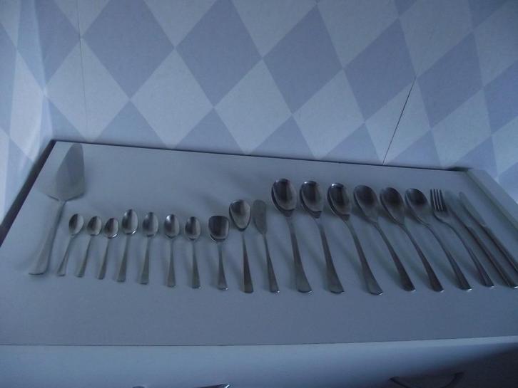 18 stuks Sola Constance bestek gemaakt vanaf 1960 ook p stuk, Antiek en Kunst, Antiek | Bestek, Ophalen of Verzenden