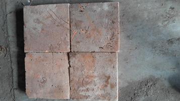 4 rode estrikken  beschikbaar voor biedingen