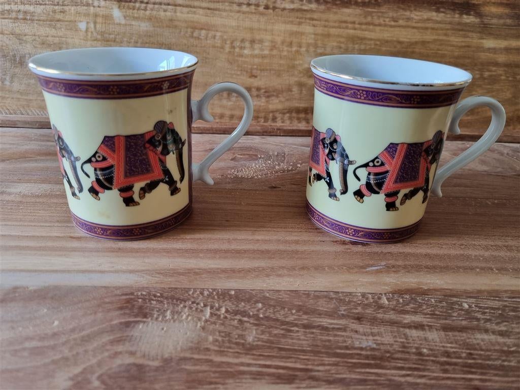 2x Past Times Festival Elephants olifant mok [porselein], Antiek en Kunst, Antiek | Porselein, Ophalen of Verzenden