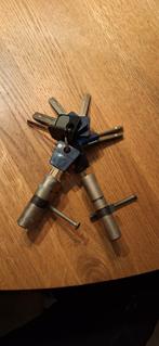 2x cilinderslot gelijksluitend, Doe-het-zelf en Verbouw, Hang- en Sluitwerk, Ophalen of Verzenden, Slot