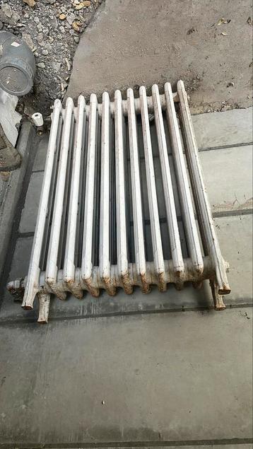 Goetijzeren radiator beschikbaar voor biedingen