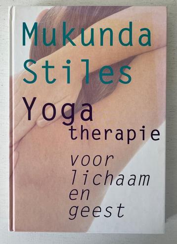 Yogatherapie voor lichaam en geest - Mukunda Stiles beschikbaar voor biedingen