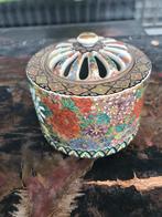 japan porselein wierrook pot met chrysant decoratie, Ophalen of Verzenden