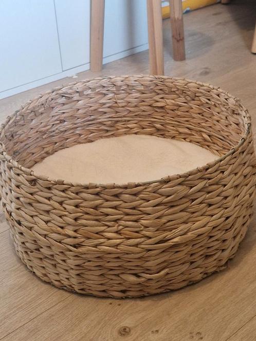 Kattenmand Baskie van Beeztees 40x40x18 cm, Dieren en Toebehoren, Kattenmanden, Zo goed als nieuw, Riet, Ophalen of Verzenden