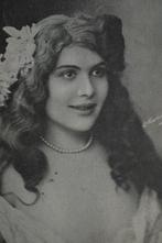 frankrijk 1905 vrouw heel lang haar met bloem  parelketting, Verzamelen, Ansichtkaarten | Themakaarten, Gelopen, Overige thema's