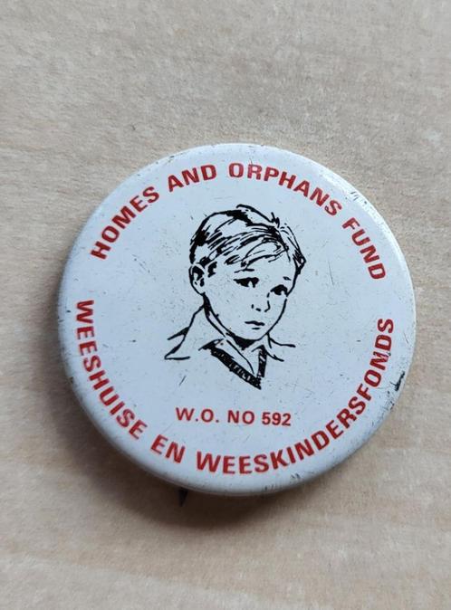 Weeskinderen Fonds Weeshuis blikken speld, Verzamelen, Speldjes, Pins en Buttons, Gebruikt, Speldje of Pin, Overige onderwerpen