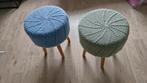 Leuke kinderkrukjes met wollen bekleding, Huis en Inrichting, Banken | Voetenbanken en Poefen, Minder dan 50 cm, Gebruikt, Rond
