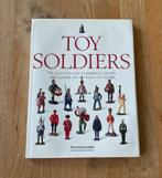 Toy soldiers / tinnen soldaatjes vintage speelgoed boek, Ophalen of Verzenden
