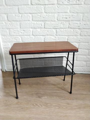 vintage lektuur tafeltje / bijzettafeltje beschikbaar voor biedingen