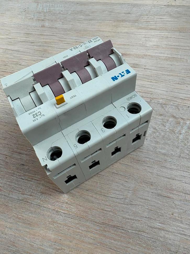 VERLAAGDE PRIJS Eaton Aardlekautomaat 32A C-kar 300mA Nieuw, Doe-het-zelf en Verbouw, Elektra en Kabels, Nieuw, Schakelaar, Ophalen of Verzenden