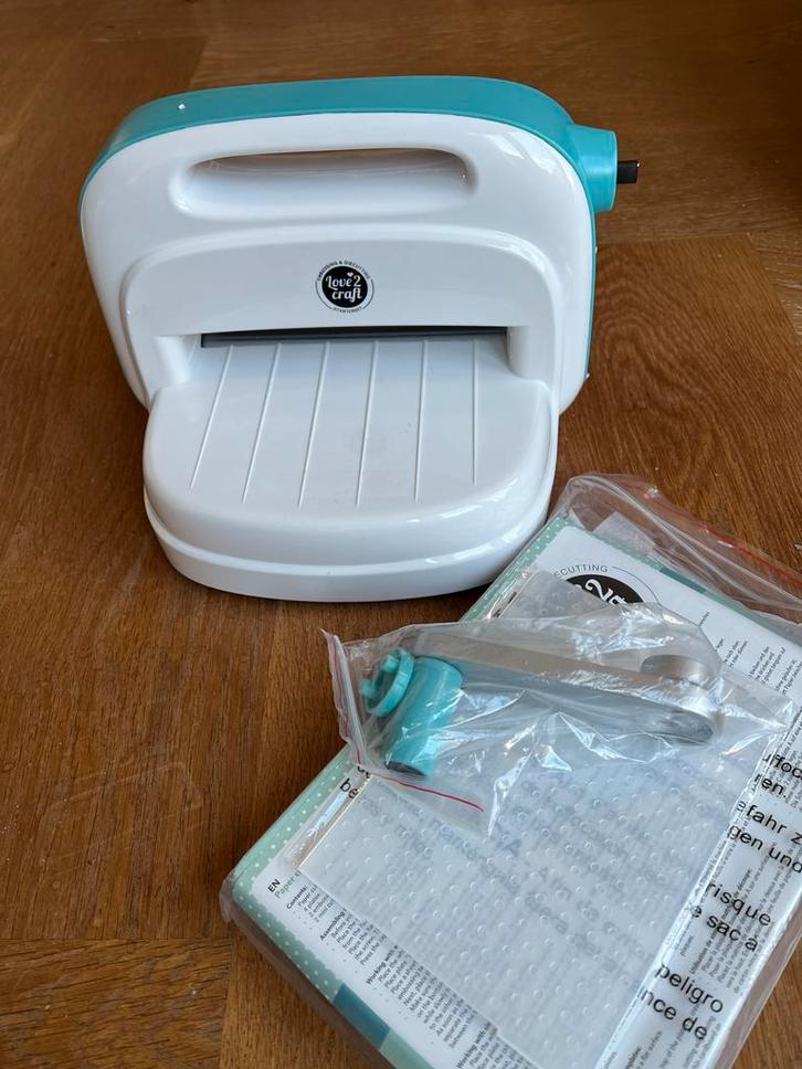 Love2Craft Embossing & Diecutting Machine - Nieuw!, Hobby en Vrije tijd, Scrapbooking, Nieuw, Slicemachine of Snijmachine, Overige merken