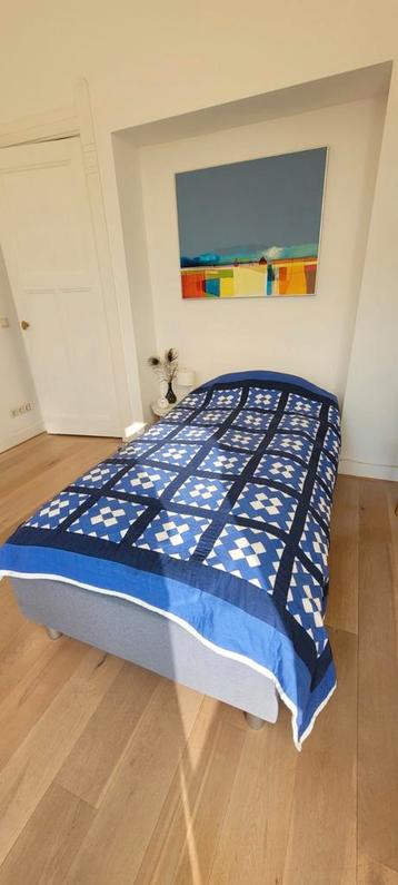 Eenpersoonsbed met lattenbodem beschikbaar voor biedingen
