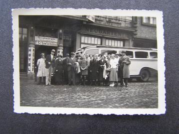 Groepsfoto: Personeels uitstapje, met de bus naar Duitsland beschikbaar voor biedingen